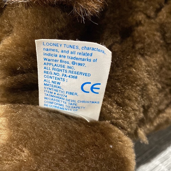 Looney Tunes: Tasmanian Devil w/Christmas Stocking (1997) - Stuffed Animal - Picture 9 of 9